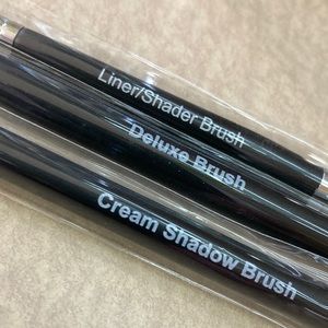 NEW 3 piece younique eyeshadow brushes